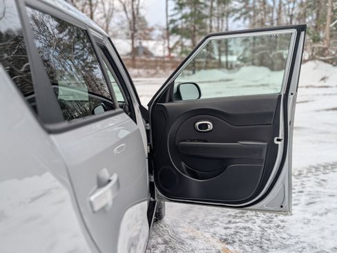 Used 2018 Kia Soul image 36