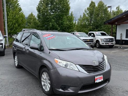 Used 2013 Toyota Sienna LE AWD/4WD image 7
