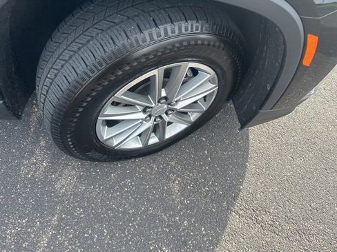 Used 2023 Chevrolet Traverse LT image 9