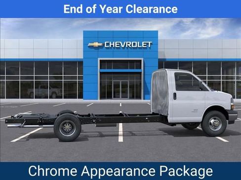 New 2025 Chevrolet Express 4500 4500 Series w/ Power Convenience Package image 5