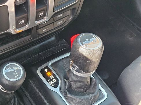 Used 2018 Jeep Wrangler Sport AWD/4WD image 18