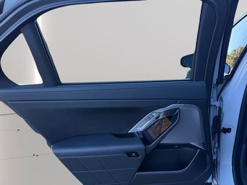 Used 2024 BMW 760i xDrive w/ Premium Package 2 image 26