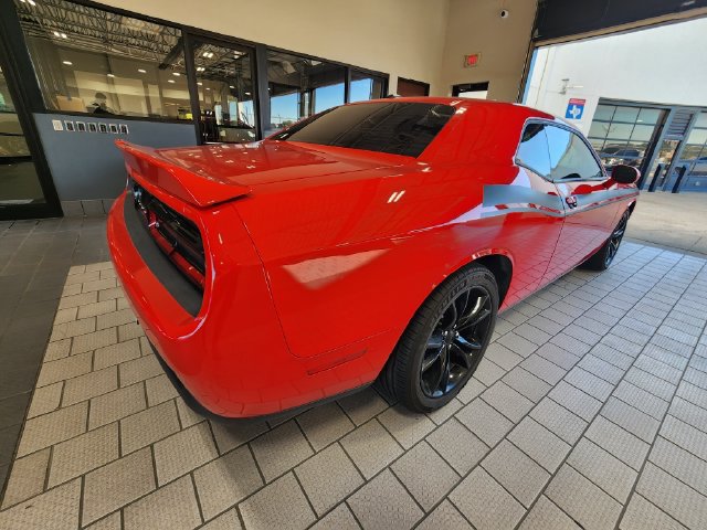 Used 2019 Dodge Challenger SXT RWD image 4