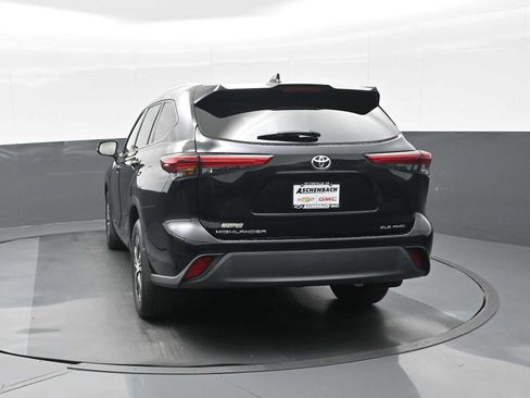 Used 2022 Toyota Highlander XLE image 7