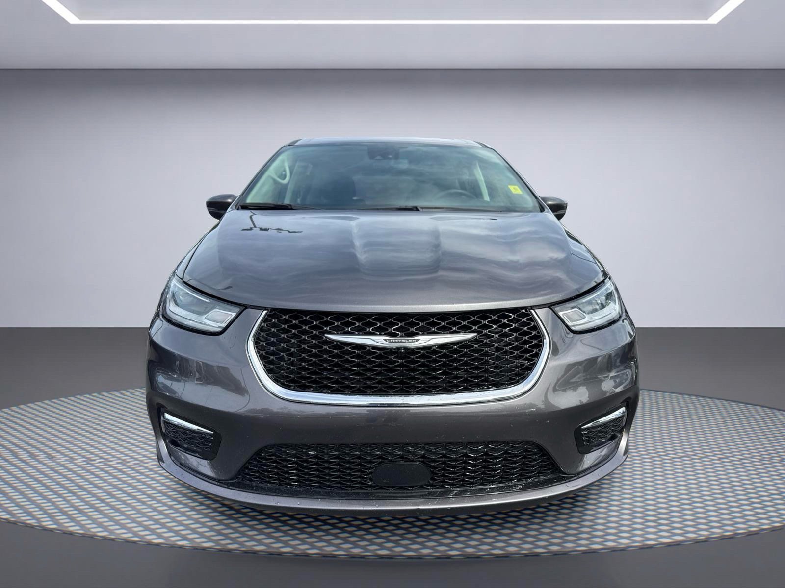 Used 2023 Chrysler Pacifica Touring-L FWD image 8