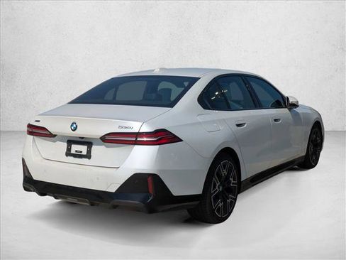 Used 2025 BMW 530i xDrive w/ M Sport Package AWD/4WD image 5
