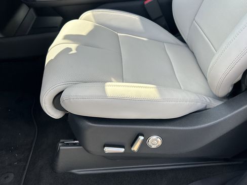 New 2025 Lincoln Navigator Reserve image 16