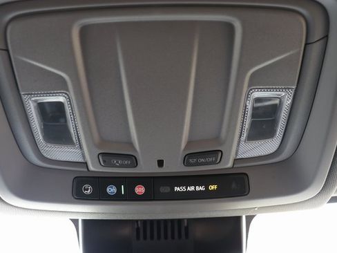 Used 2025 GMC Sierra 1500 SLT image 28