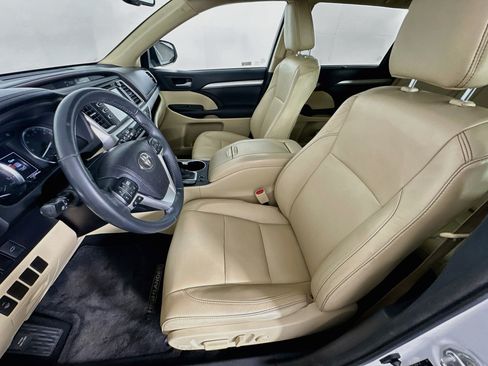 Used 2016 Toyota Highlander XLE FWD image 13