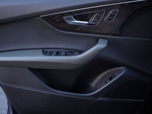 Used 2019 Audi Q8 Prestige w/ Adaptive Chassis Package image 35