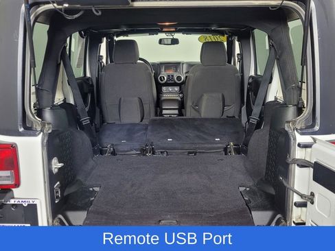 Used 2018 Jeep Wrangler Unlimited Sahara image 11