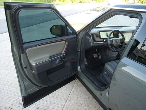 Used 2023 Rivian R1S Launch Edition AWD/4WD image 16