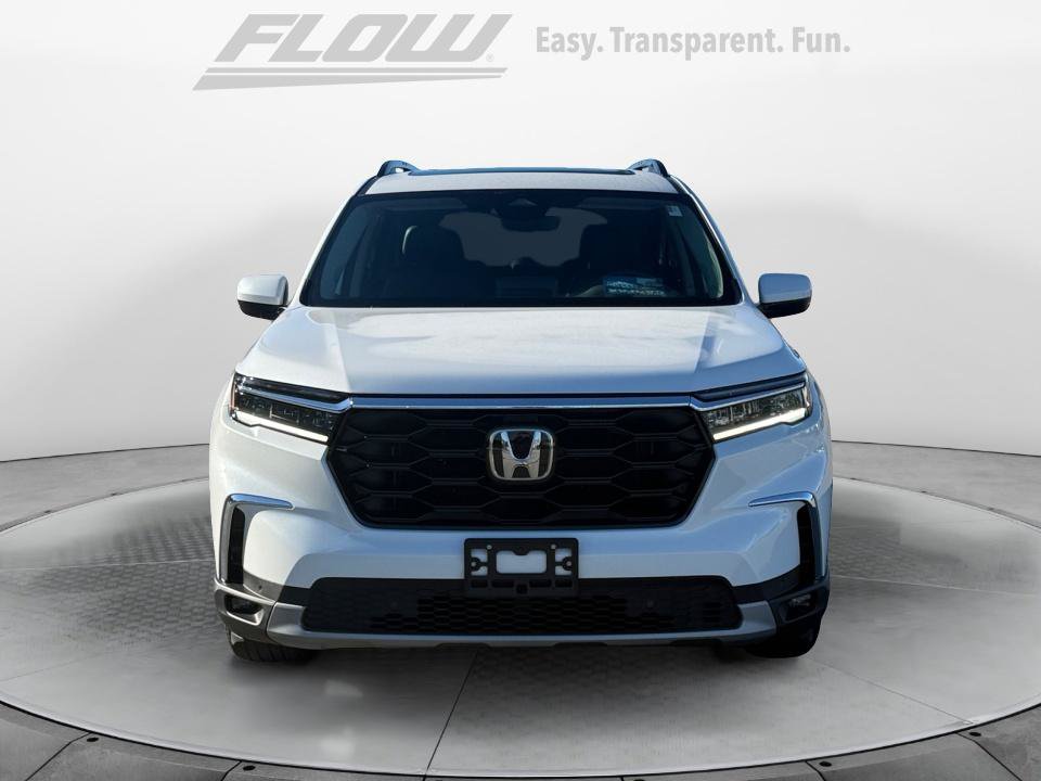 Certified 2025 Honda Pilot Touring image 3