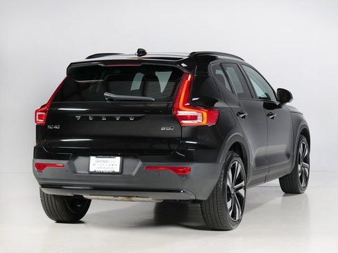 Used 2025 Volvo XC40 B5 Plus AWD/4WD image 2