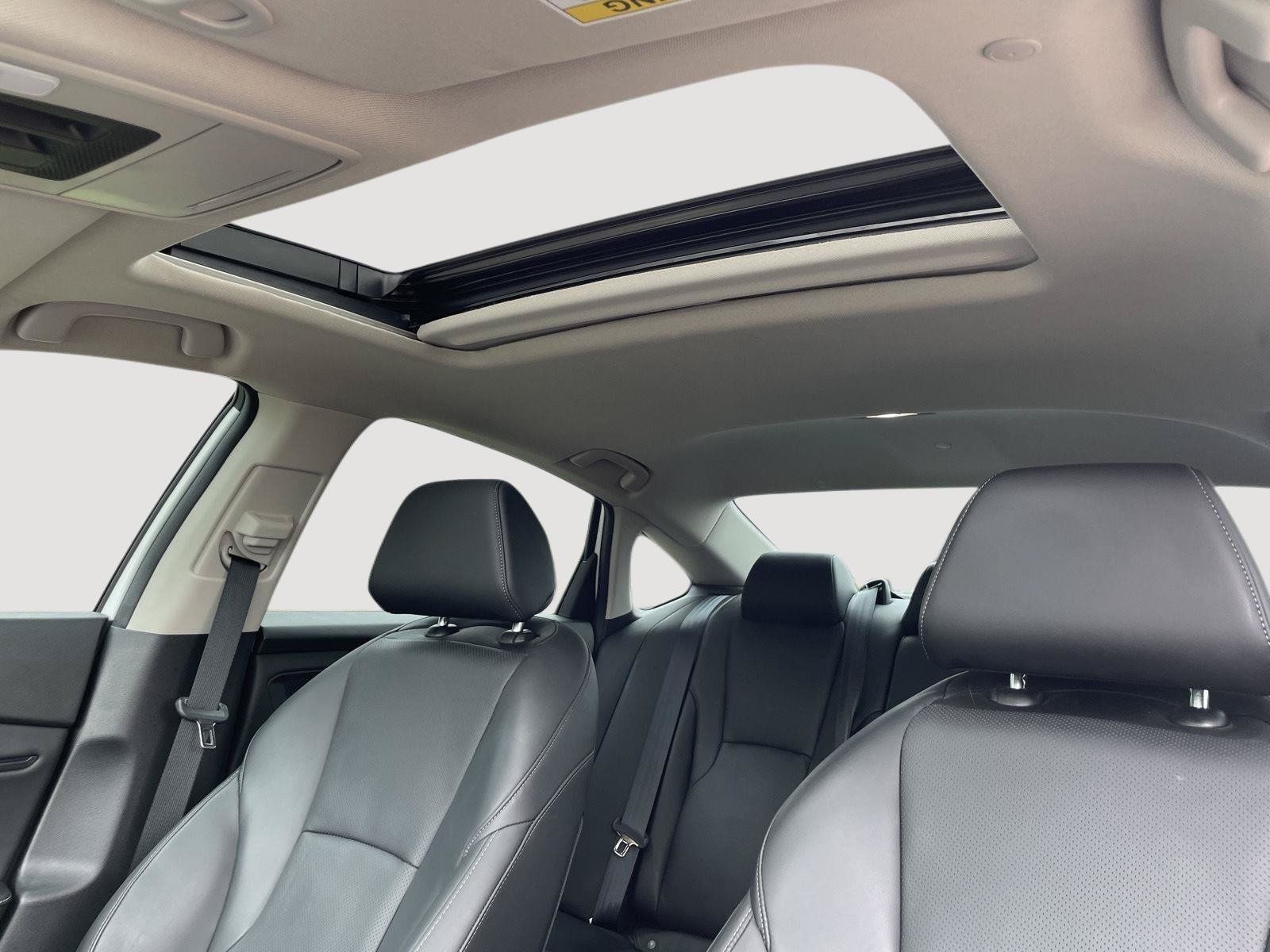 Used 2023 Honda Accord Touring image 4