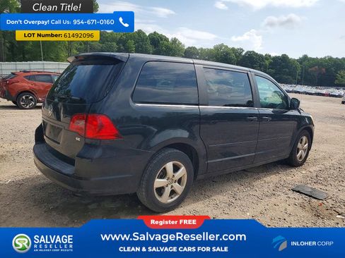 Used 2010 Volkswagen Routan SE FWD image 4