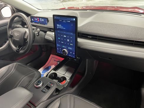 Used 2024 Ford Mustang Mach-E Premium image 23