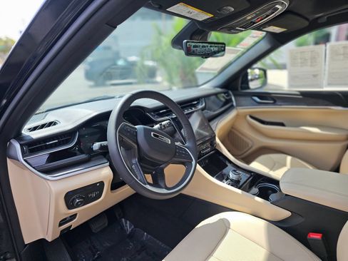 Used 2023 Jeep Grand Cherokee 4WD 4xe w/ Luxury Tech Group II image 26