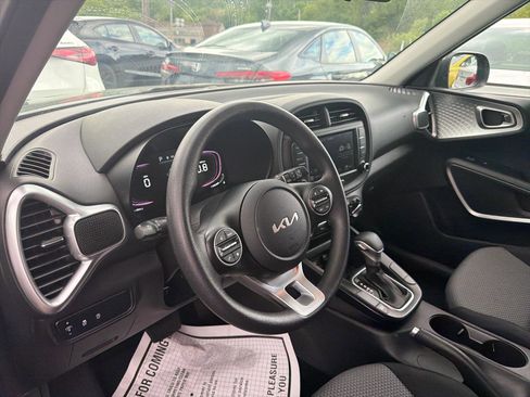 Used 2023 Kia Soul LX w/ LX Technology Package FWD image 16