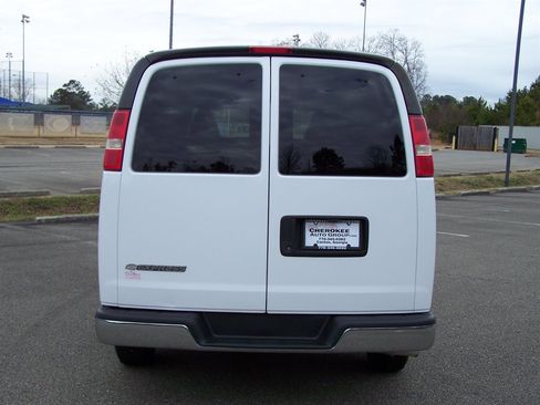 Used 2017 Chevrolet Express 2500 LT w/ LT Preferred Equipment Group image 17