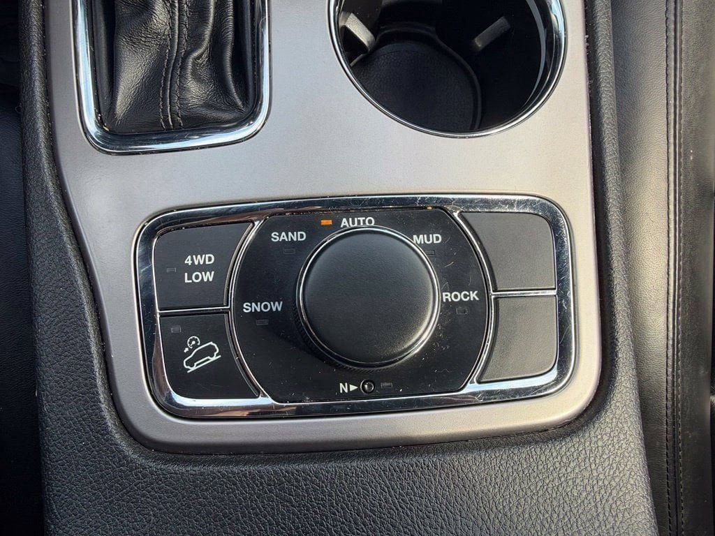 Used 2021 Jeep Grand Cherokee Limited AWD/4WD image 25