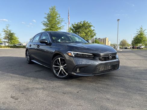 Used 2024 Honda Civic Touring image 2