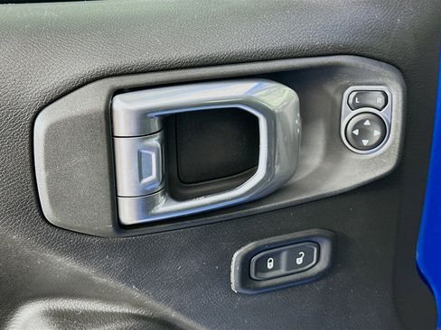 Used 2022 Jeep Gladiator Sport image 15