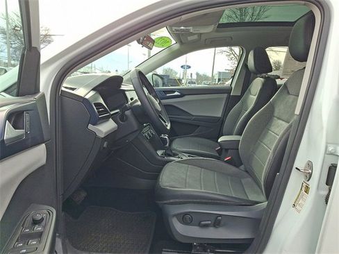 Used 2022 Volkswagen Taos SE w/ Panoramic Sunroof Package image 13