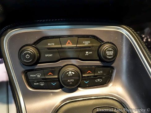 Used 2019 Dodge Challenger SXT image 17