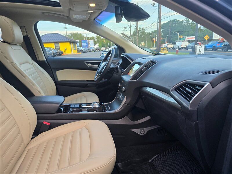 Used 2019 Ford Edge SEL w/ Equipment Group 201A AWD/4WD image 17
