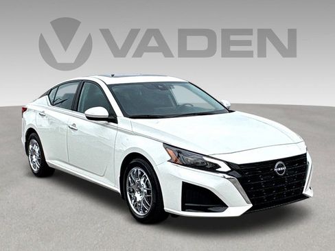 Used 2025 Nissan Altima 2.5 SV w/ SV Special Edition Package FWD image 1