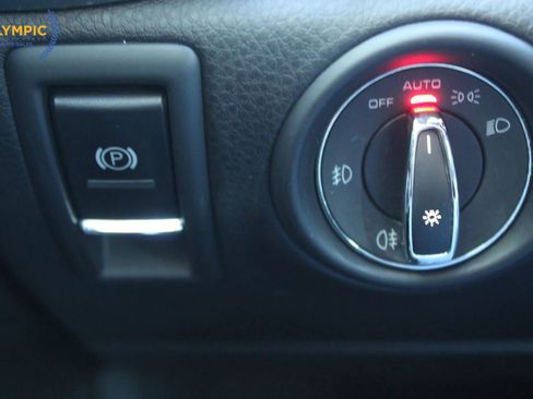 Used 2014 Porsche Cayenne Platinum Edition image 27