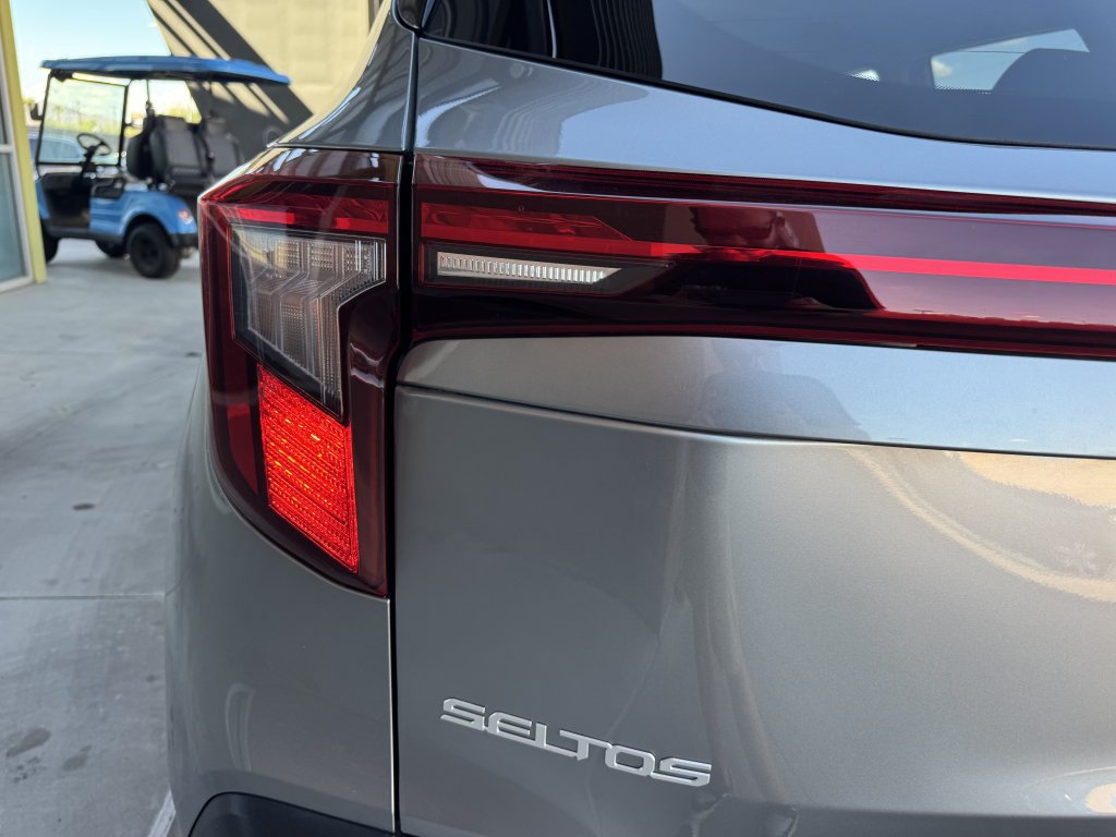 Used 2024 Kia Seltos LX AWD/4WD image 14