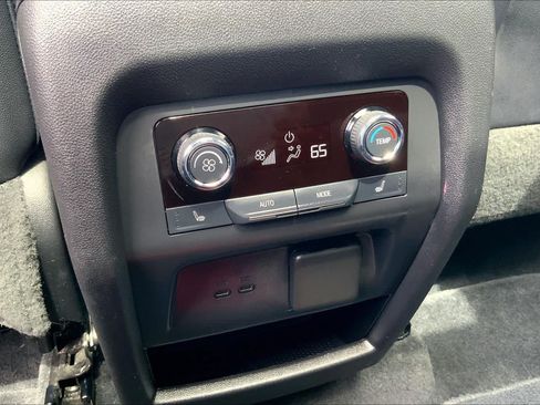 Used 2024 Chevrolet Traverse RS AWD/4WD image 36