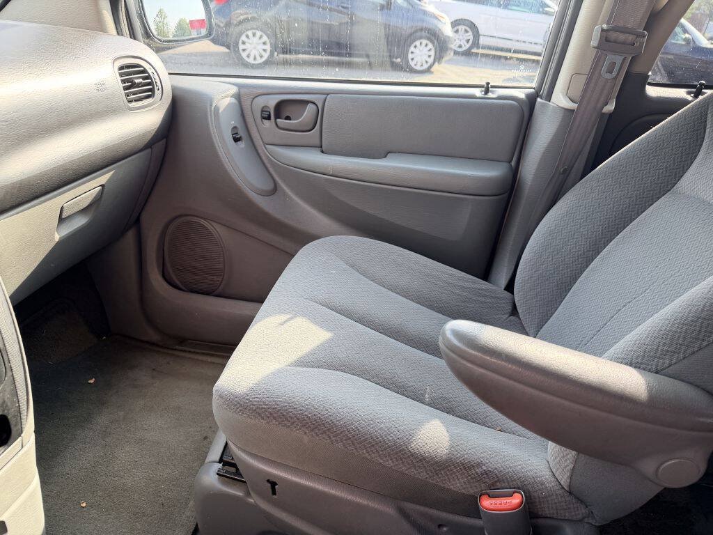 Used 2005 Dodge Grand Caravan SE w/ Popular Equipment Group I FWD image 12