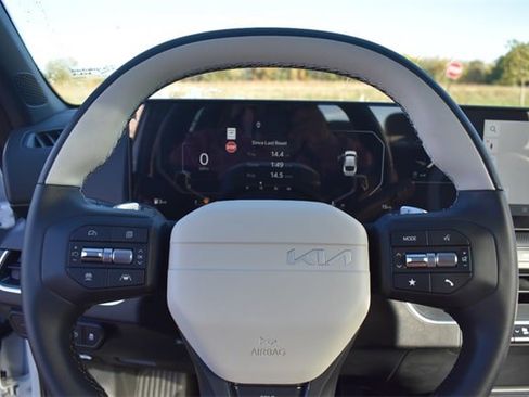 New 2025 Kia K4 GT-Line w/ GT-Line Premium Package image 31