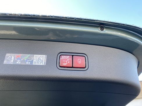 Used 2025 Mercedes-Benz GLC 300 4MATIC image 26