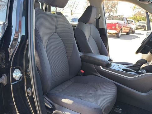 Used 2022 Toyota Highlander L image 15