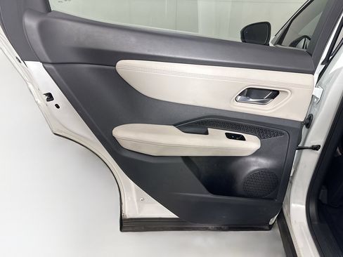 Used 2023 Nissan Ariya FWD image 26