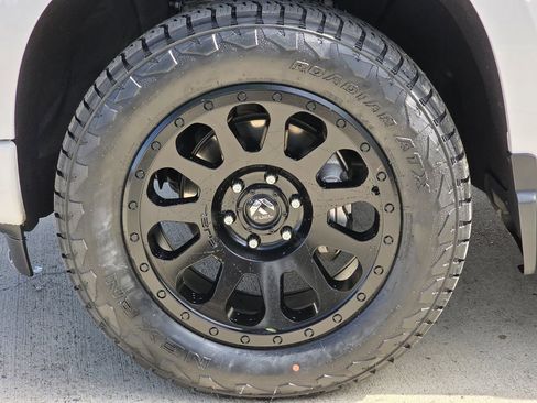 Used 2023 Chevrolet Silverado 1500 RST w/ Z71 Off-Road Package AWD/4WD image 9