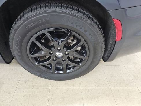 Used 2023 Chrysler Pacifica Touring-L FWD image 26