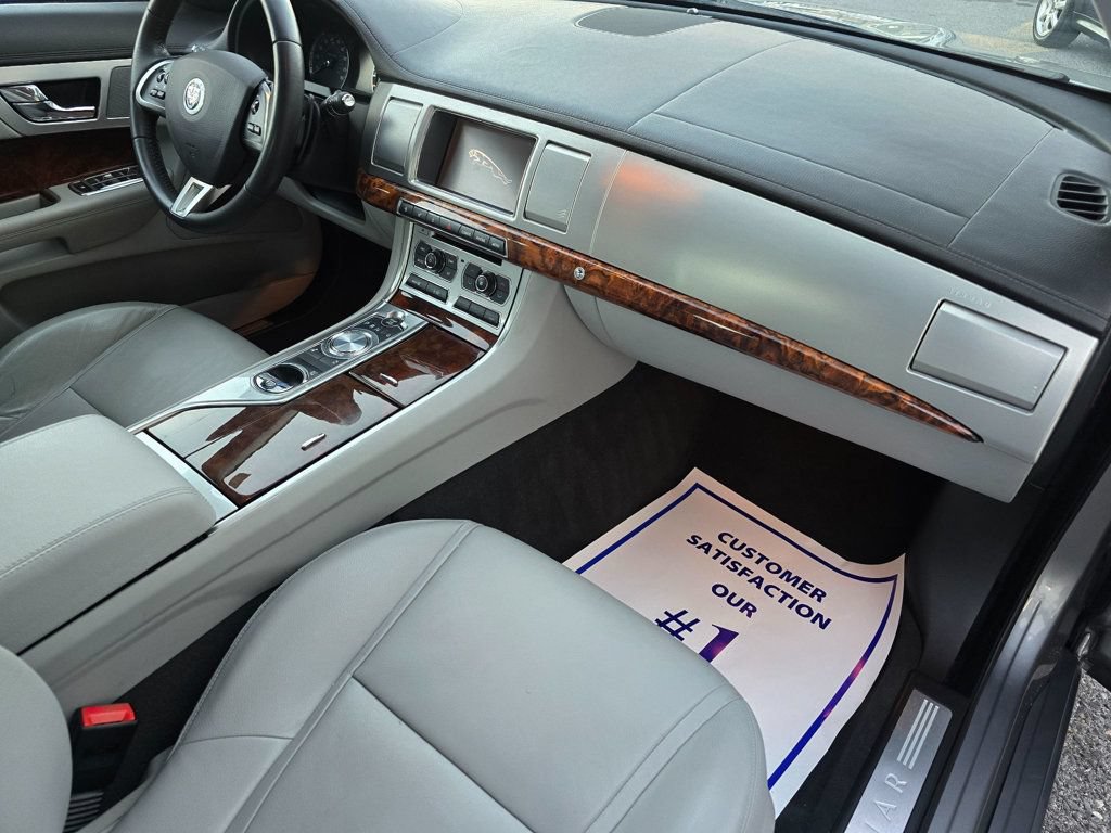 Used 2013 Jaguar XF RWD image 19