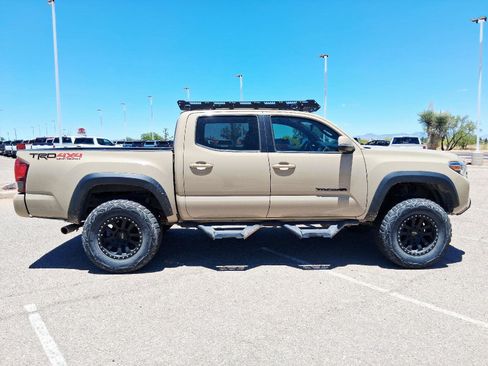 Used 2019 Toyota Tacoma TRD Off-Road w/ Technology Package AWD/4WD image 7