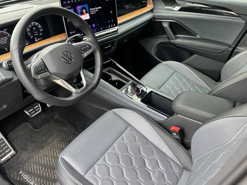 Used 2026 Volkswagen Tiguan SEL R-Line image 11