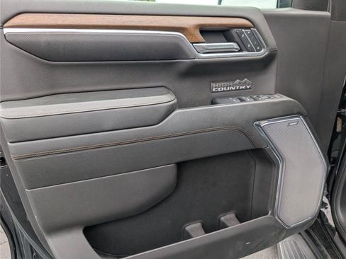 Used 2024 Chevrolet Silverado 1500 High Country w/ High Country Premium Package AWD/4WD image 17