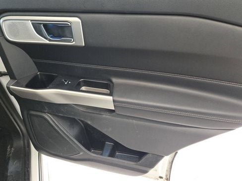 Used 2023 Ford Explorer Limited w/ Limited Technology Package image 6