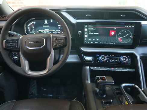 Used 2022 GMC Sierra 1500 Denali w/ Denali Reserve Package AWD/4WD image 9