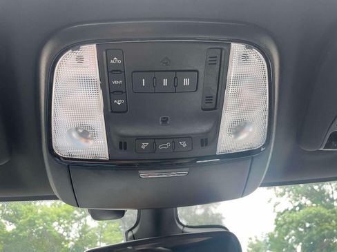 Used 2023 Dodge Durango GT AWD/4WD image 33