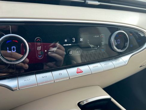 Used 2025 Genesis GV70 3.5T Sport w/ Sport Advanced Package image 21