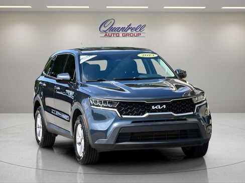 Used 2023 Kia Sorento LX AWD/4WD image 2
